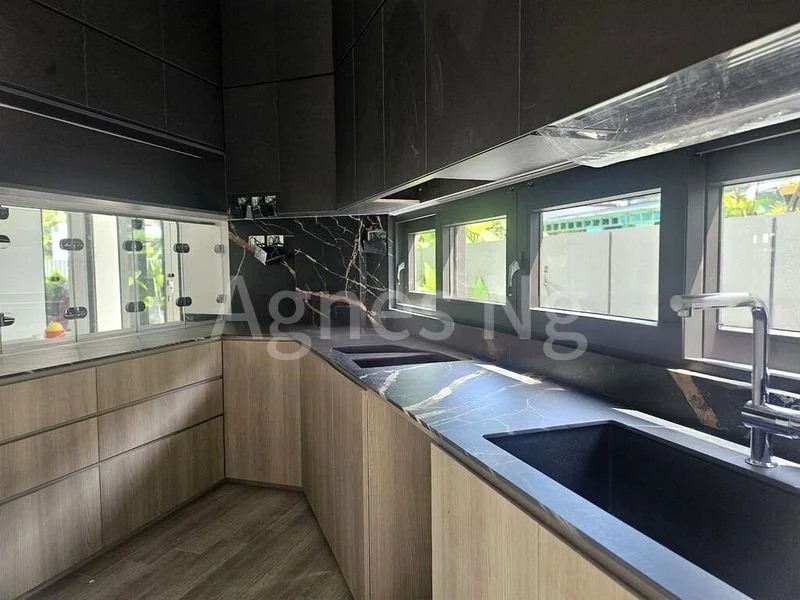 6 Bed Semi-Detached House (Landed) for Sale in  Jalan Senang - Image 7