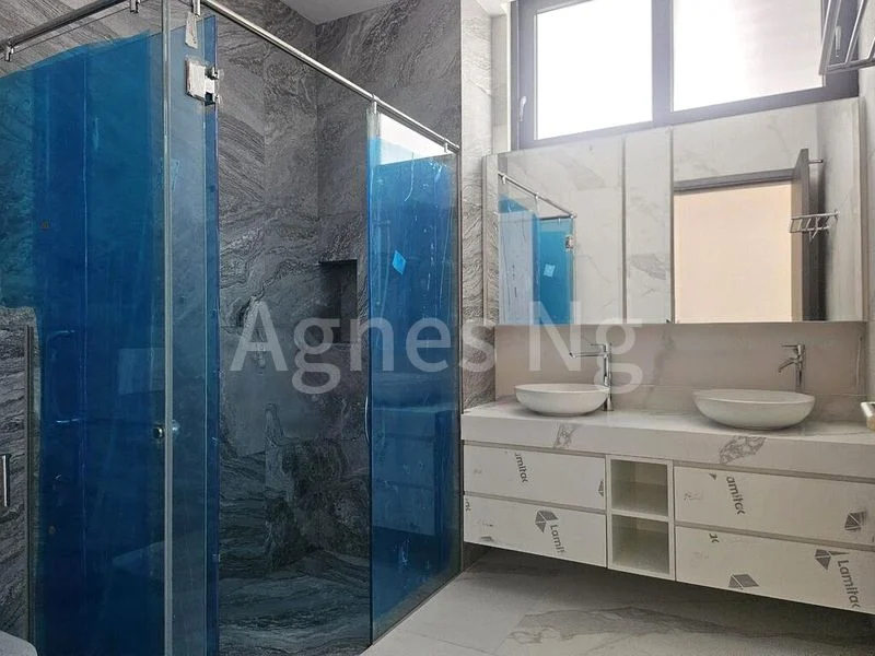 6 Bed Semi-Detached House (Landed) for Sale in  Jalan Senang - Image 2