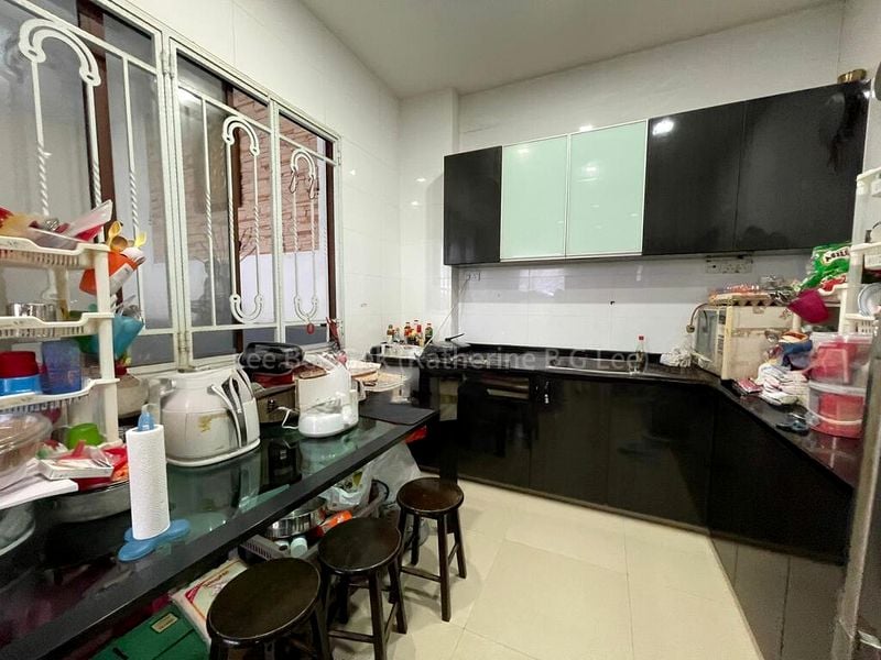 6 Bed Semi-Detached House (Landed) for Sale in  Fern View - Image 3