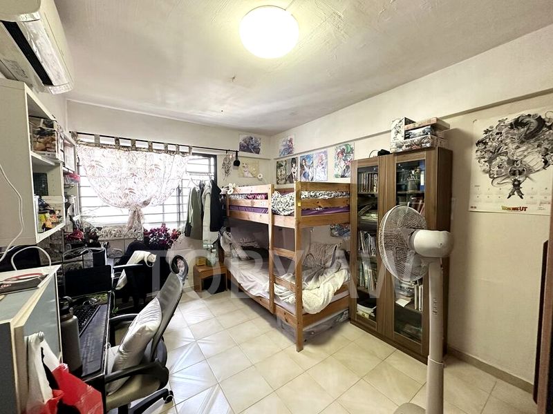 4 Room (4NG) HDB for Sale in  242 Bukit Batok East Avenue 5 - Image 7