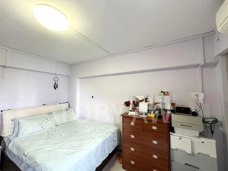 4 Room (4NG) HDB for Sale in  242 Bukit Batok East Avenue 5 - Image 2
