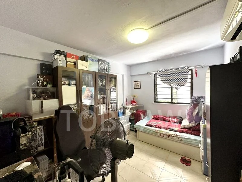 4 Room (4NG) HDB for Sale in  242 Bukit Batok East Avenue 5 - Image 3