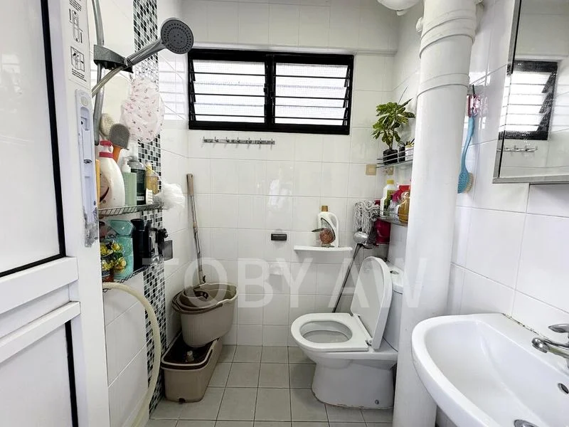 4 Room (4NG) HDB for Sale in  242 Bukit Batok East Avenue 5 - Image 5