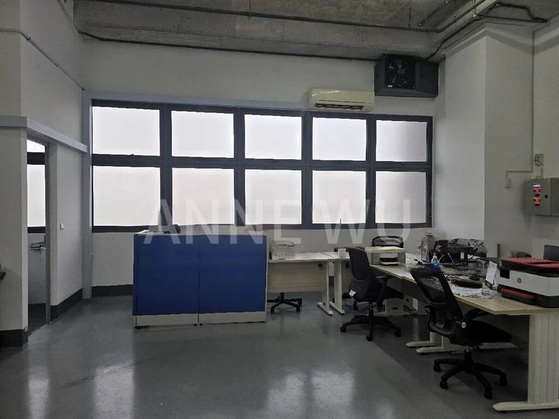 Light Industrial (B1) for Rent: Nordcom II - Image 9