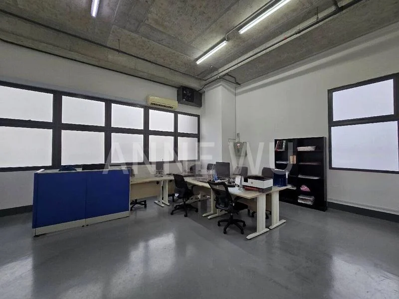 Light Industrial (B1) for Rent: Nordcom II - Image 8