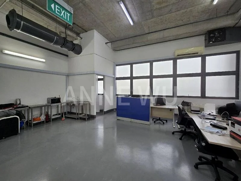 Light Industrial (B1) for Rent: Nordcom II - Image 7