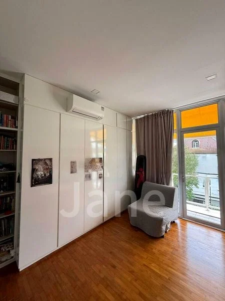 4 Bed Semi-Detached House (Landed) for Sale in Burgundy Hill - Image 8