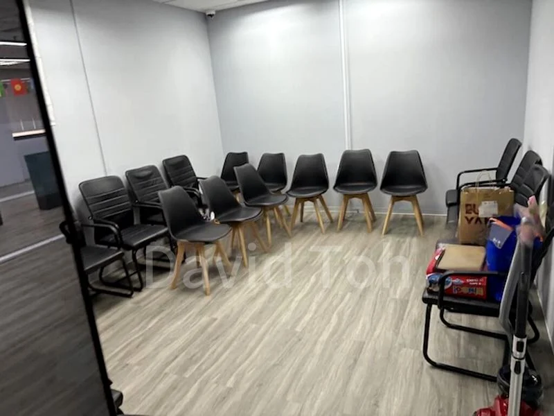 Office for Rent: Bright, Fitted Office at Raffles Place - Image 3