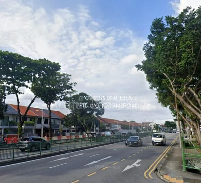 Light Industrial (B1) for Rent: D13 industrial unit, near MacPherson main road. - Image 4