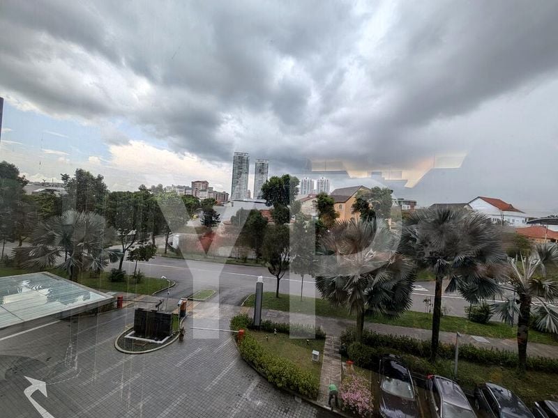 Light Industrial (B1) for Rent: One Pemimpin - Image 4