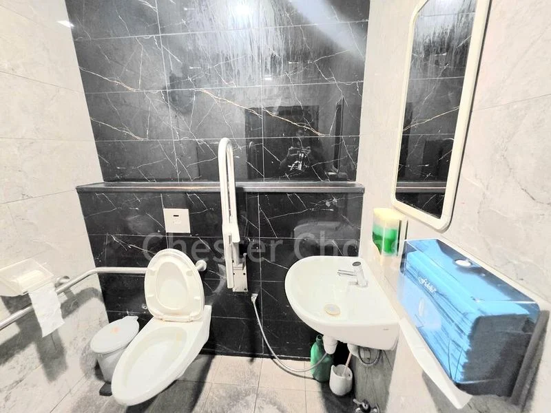 Food & Beverage for Rent: Bugis Point, Liang Seah Street, North Bridge Road Restaurant - Image 2