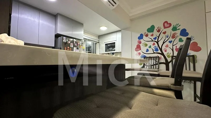 Executive HDB for Sale in  290B Bukit Batok Street 24 - Image 2