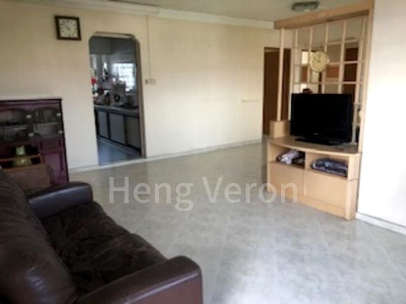 5 Room (5A) HDB for Rent in  580 Hougang Avenue 4 - Image 1