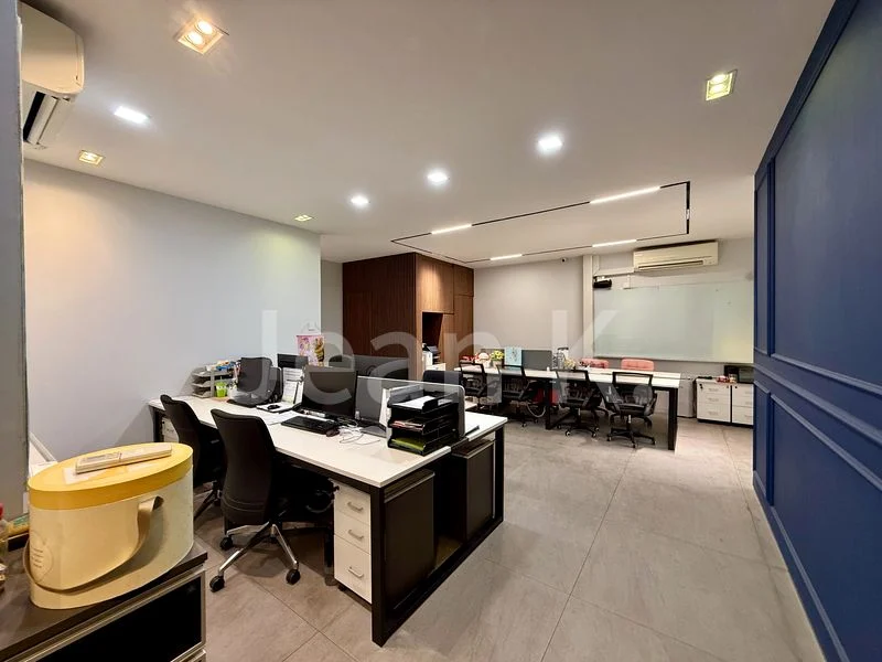 Light Industrial (B1) for Sale in  WCEGA Plaza - Image 3