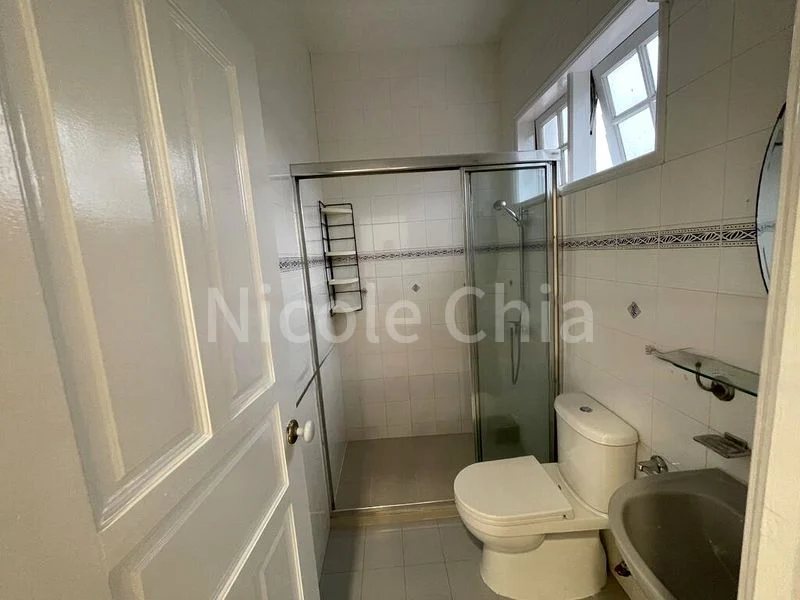 4 Bed Semi-Detached House (Landed) for Rent in  Washington Villa - Image 8