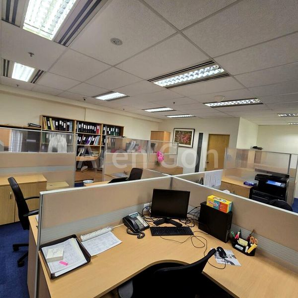 Office for Rent: Super Cheap, Fully Fitted Office at Raffles Place! - Image 4