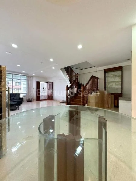 4 Bed Terraced House (Landed) for Rent in  Saint Helier's Avenue - Image 3