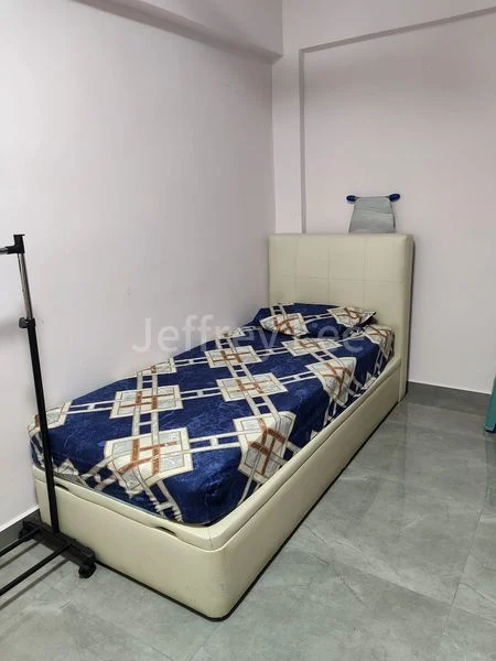 Common Room (HDB) for Rent in 173 Woodlands Street 13 - Image 1