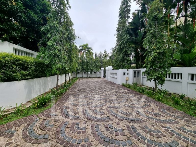 6 Bed Good Class Bungalow (Landed) for Rent in Villas Holland - Image 12