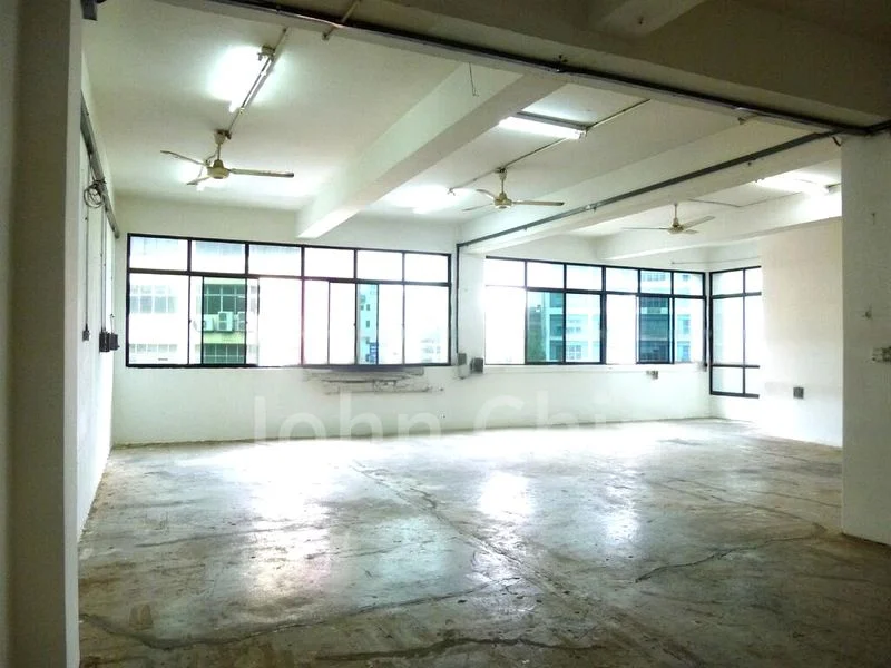 Light Industrial (B1) for Rent: Lipo Building - Image 2