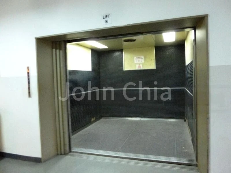 Light Industrial (B1) for Rent: Lipo Building - Image 1