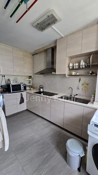 4 Room (4A) HDB for Sale in 106 Simei Street 1 - Image 1