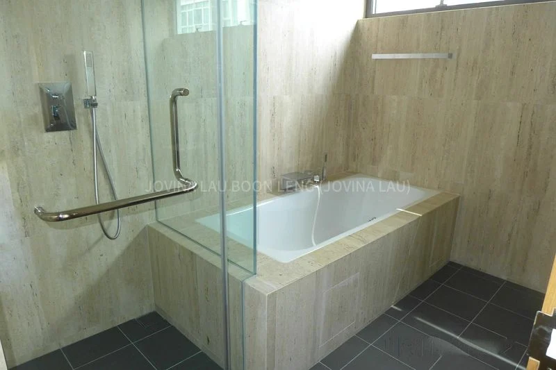 3 Bed Condo for Rent in  19 Balmoral - Image 4