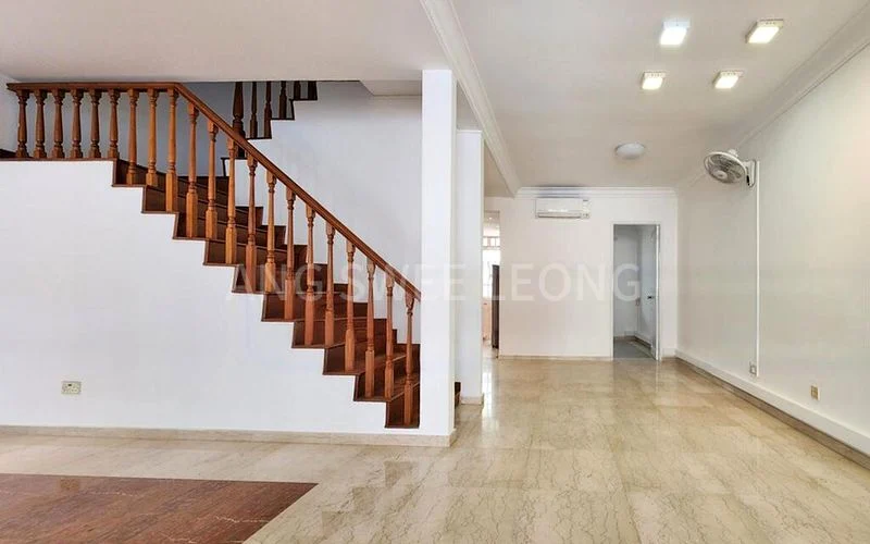 5 Bed Terraced House (Landed) for Rent in  Serangoon Avenue 3 - Image 3