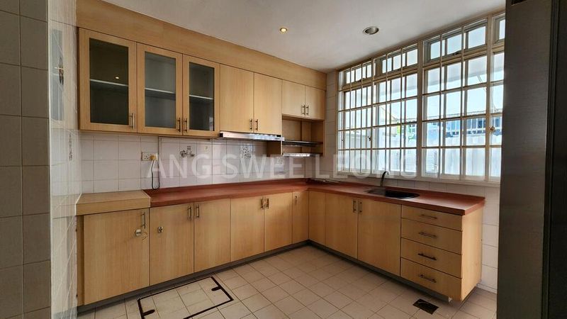 5 Bed Terraced House (Landed) for Rent in  Serangoon Avenue 3 - Image 9