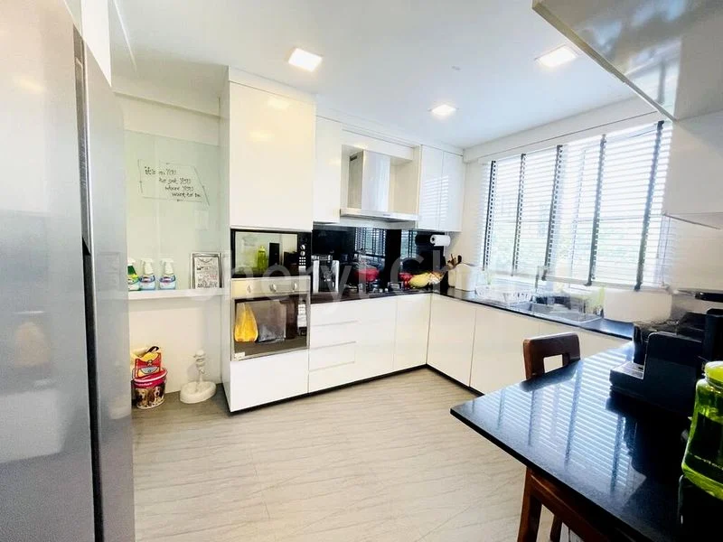 3 Bed Condo for Sale in Elias Green - Image 1