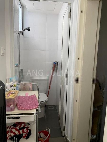 3 Bed Condo for Rent in  The Esta - Image 9