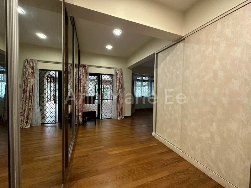 4+1 Bed Corner Terrace (Landed) for Sale in  Thomson Hills Estate - Image 11