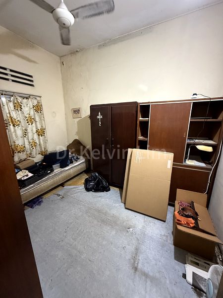 4 Bed Terraced House (Landed) for Sale in  Charlton Park - Image 6