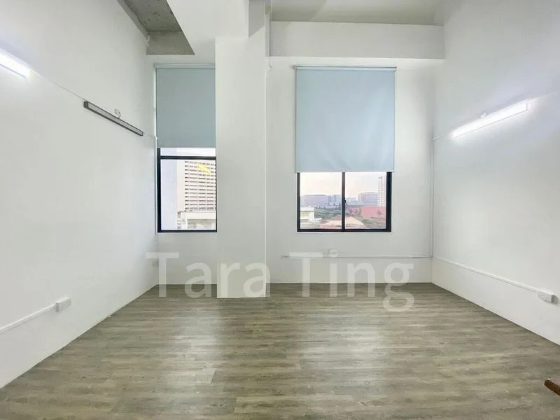 Office for Sale: Centropod - 1,200 Sq Ft Shop on Main Street - Image 5
