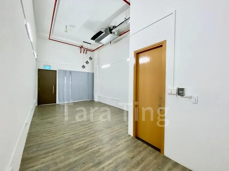 Office for Sale: Centropod - 1,200 Sq Ft Shop on Main Street - Image 1