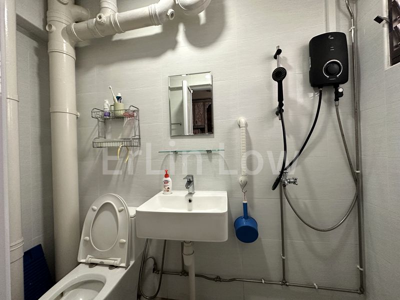 Common Room (HDB) for Rent in 210 Petir Road - Image 6