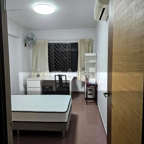 Common Room (HDB) for Rent in 170 Gangsa Road - Image 3