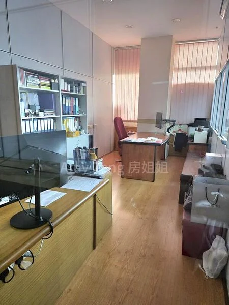 Light Industrial (B1) for Rent: Henderson Industrial Park - Image 2