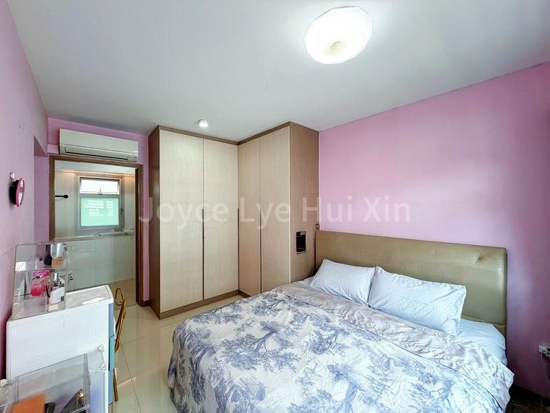 4 Room (4A) HDB for Sale in 439A Bukit Batok West Avenue 8 - Image 1