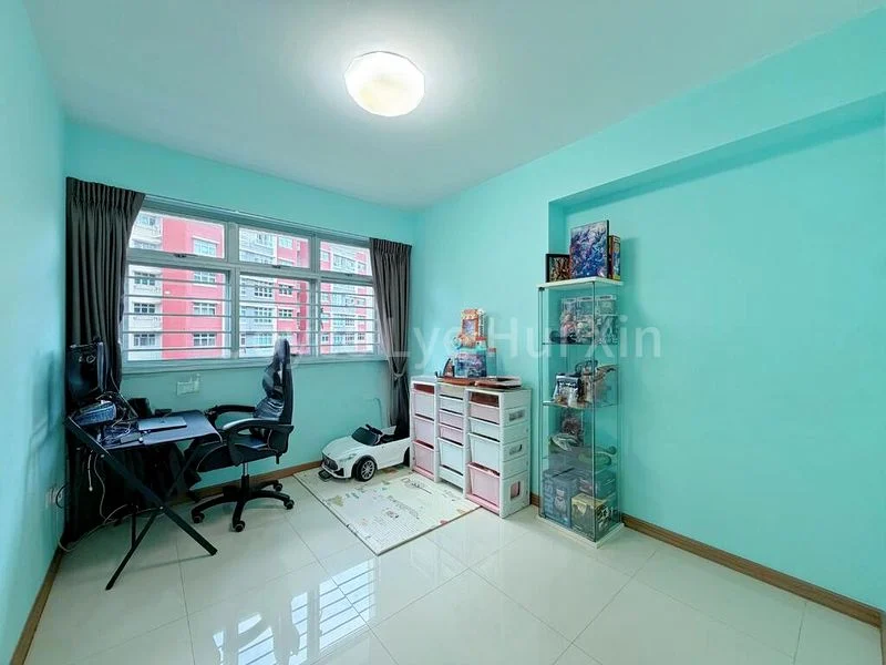 4 Room (4A) HDB for Sale in 439A Bukit Batok West Avenue 8 - Image 6