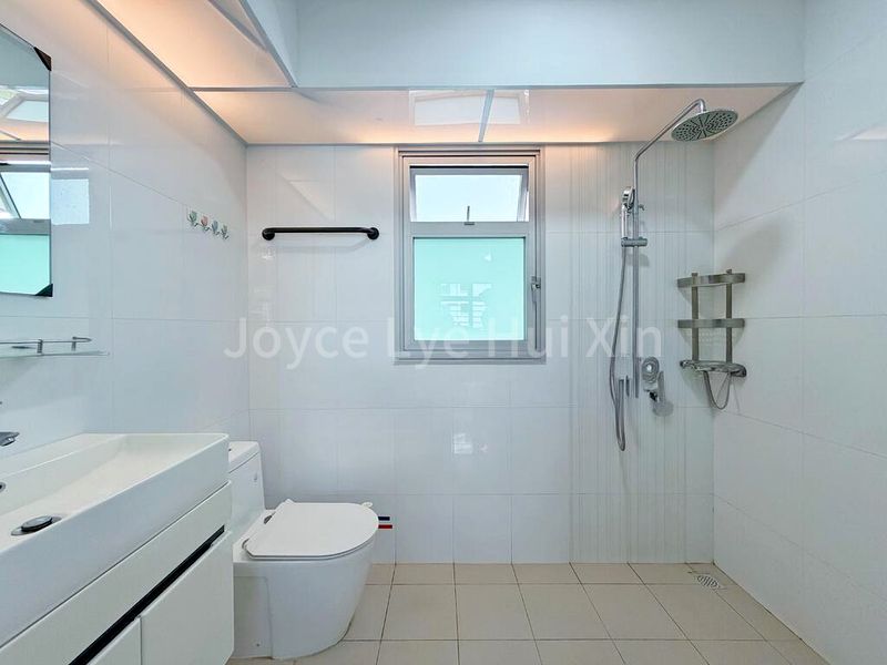 4 Room (4A) HDB for Sale in 439A Bukit Batok West Avenue 8 - Image 3