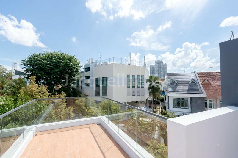 4+1 Bed Semi-Detached House (Landed) for Sale in  Serangoon Garden Estate - Image 4