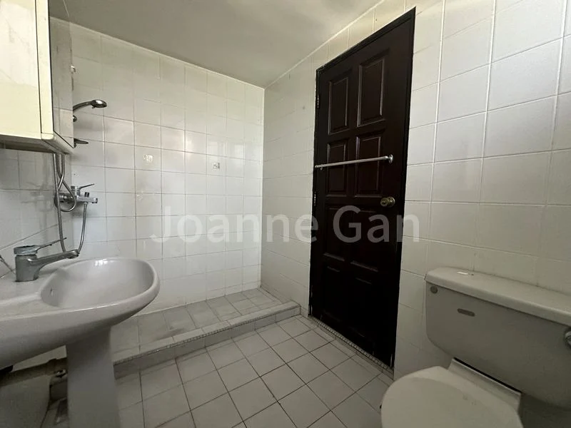 4+1 Bed Terraced House (Landed) for Sale in  Lorong Mydin - Image 16