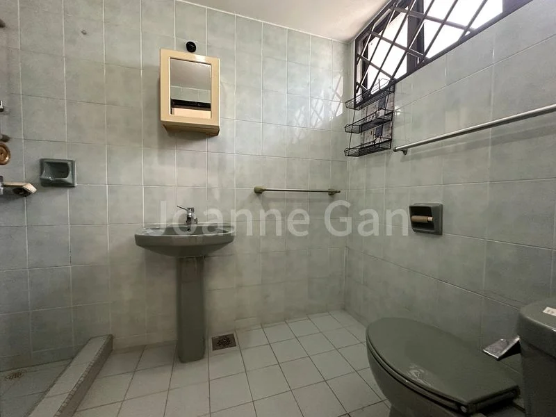 4+1 Bed Terraced House (Landed) for Sale in  Lorong Mydin - Image 25
