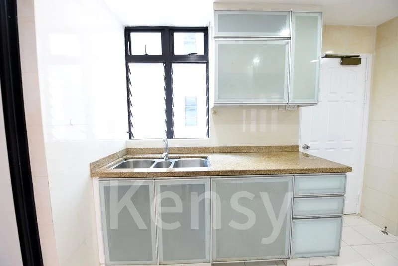 5 Bed Condo for Rent in  Spring Grove - Image 10