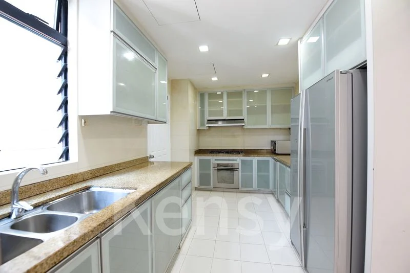 5 Bed Condo for Rent in  Spring Grove - Image 9