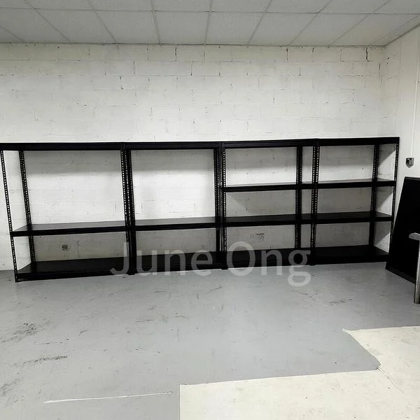 Light Industrial (B1) for Rent: Valiant Industrial Building - Image 2