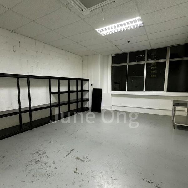 Light Industrial (B1) for Rent: Valiant Industrial Building - Image 1