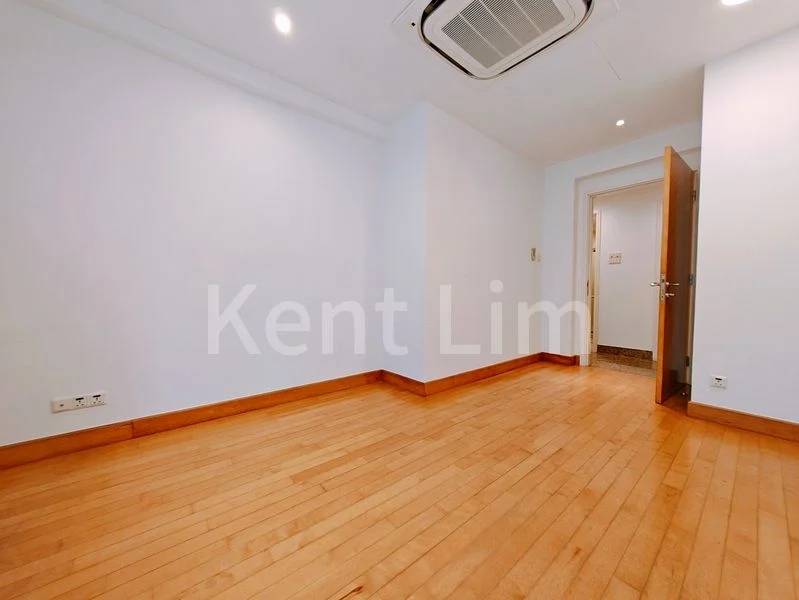 4 Bed Apartment (Condo) for Rent in  Grange 70 - Image 6