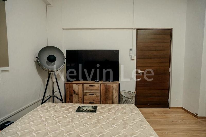 3 Bed Walk-up Apartment (Condo) for Sale in  Eng Aun Mansion - Image 2